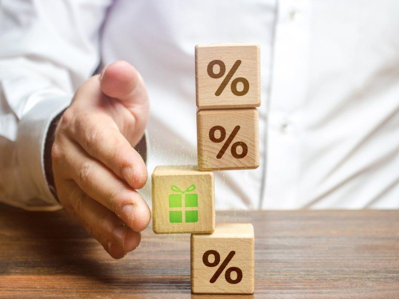 A bank employee replaces a loan payment with a gift benefit